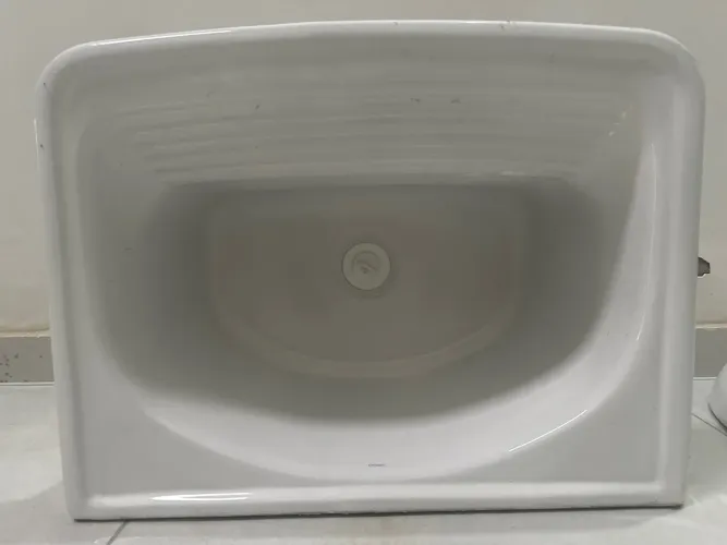 Tanque em louça- Marca da Deca 