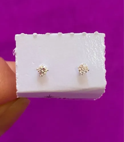 Brinco de prata ponto de luz 