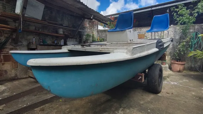 Vendo barco todo em fibra e alumínio.