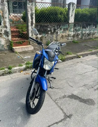 Vendo moto semi nova azul