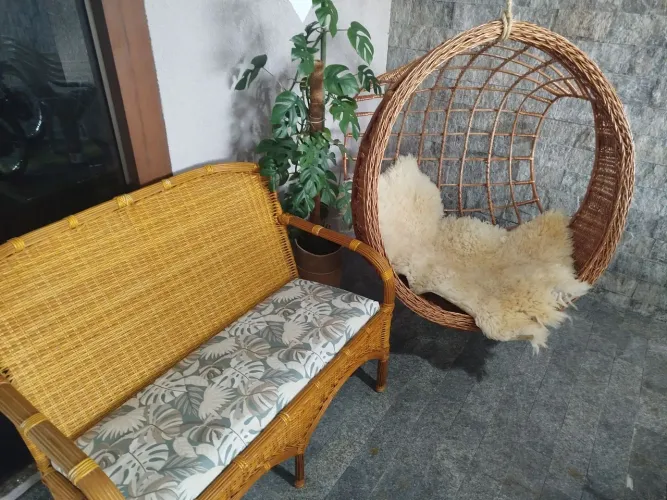 Namoradeira em junco com assento novo impermeavel e balanço de vime