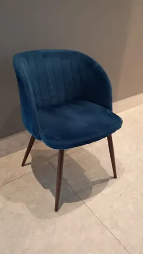Cadeira decorativa de veludo azul