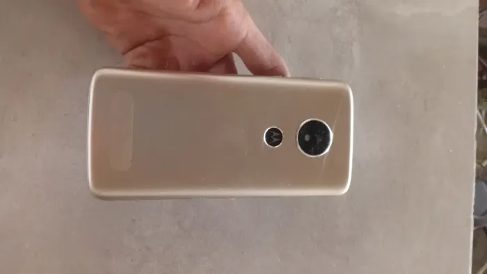 Moto e5