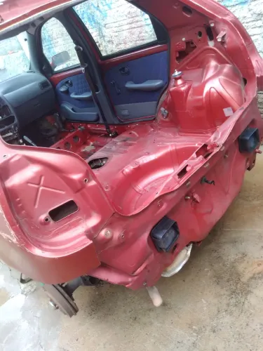 Traseira do palio 04 portas