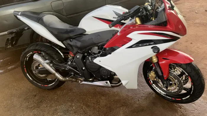 CBR 600f 37.800km ano 2013 toda revisada pneu zeros pimenta linha.