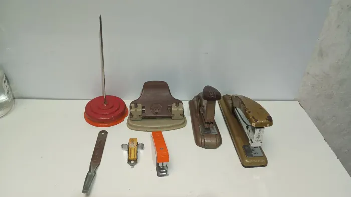 Lote de itens para escritório vintage 7 itens pelo valor anunciado