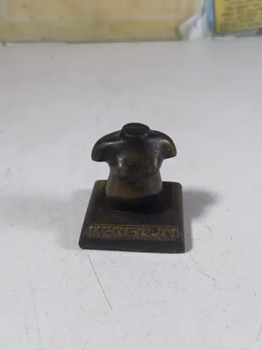 Escultura Torso feminino em bronze 