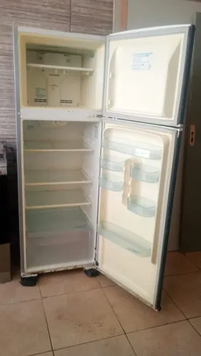 Vende-se geladeira e fogão