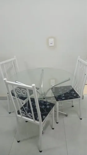 Mesa de vidro redonda com 4 cadeiras 