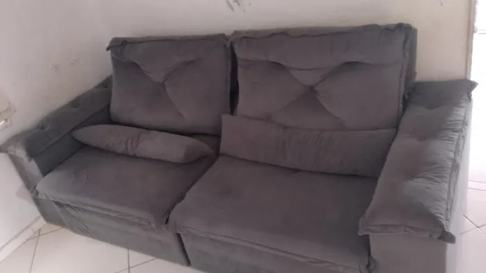 Sofá retrátil 2,10 reclinável na cor cinza  , abaixei o preço pra vender logo 