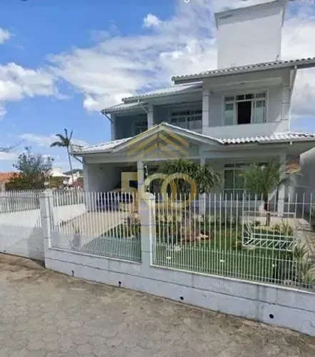 Residencial  Casa com 4 Dormitório(s) sendo 1 Suíte(s) no Bairro Praia de Fora - - Palhoça