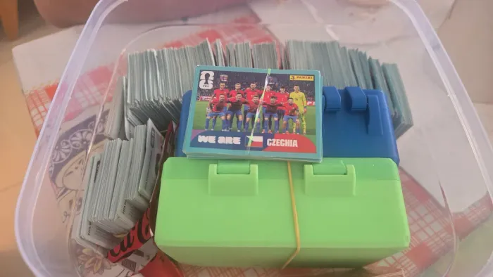 Figurinhas da copa 2026 ou manda lista do que falta  1 real as normal  2 reias a brilhante