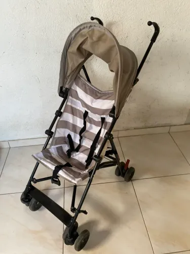 Carrinho de bebê para passeio ou viagem novinho 