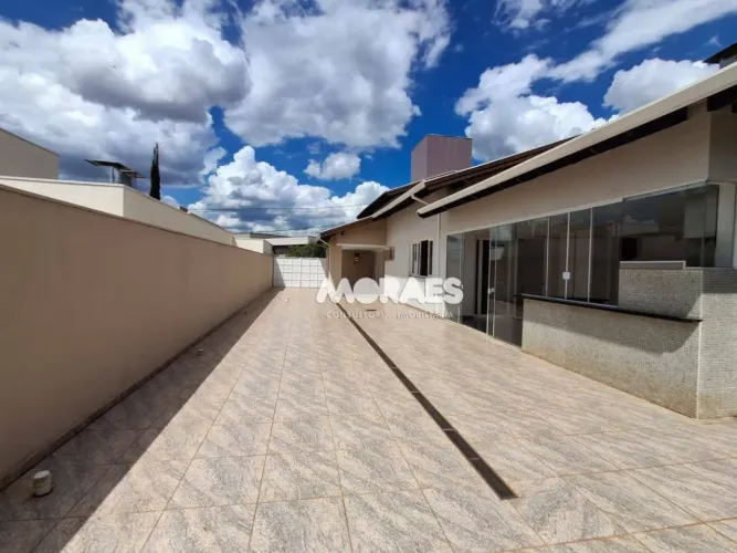 Casa com 3 quartos , 470 m² - venda por R$ 1.800.000 ou aluguel por R$ 8.000/mês - Quinta