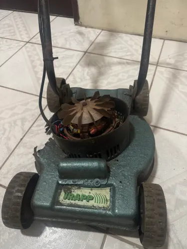 Máquina de cortar grama