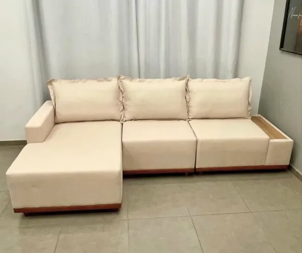 Sofá Living Suiça 6 Lugares com Chaise 288cm Tecido Linho