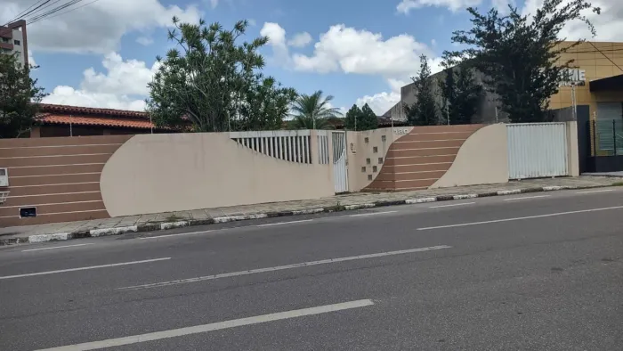 Casa com 1.000 metros no centro da cidade