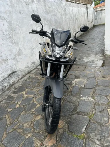 Moto SAHARA extra com apenas 8.000 km ano 2024 manual e chave reserva 
