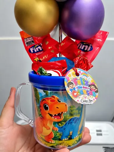 Caneca personalizada com doces