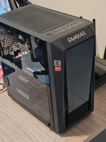 PC Gamer RX 6600M/Ryzen 4600G/16GB RAM