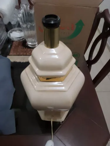 Abajour em cerâmica com filete dourado