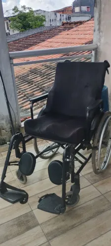 Cadeira de roda retrátil 