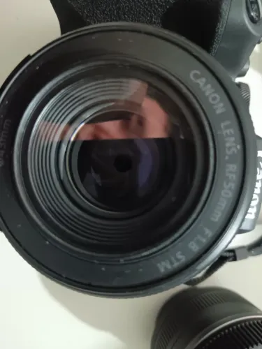 Fotografía camara canon R10 top novo 15 dias de uso, menos de 50 disparos 2 lentes novos