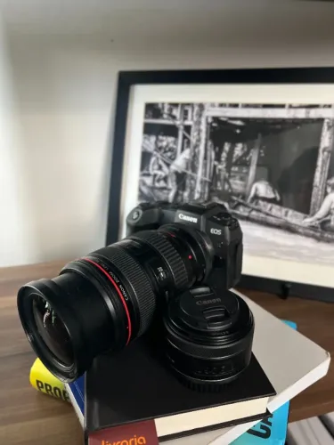 Kit Canon EOS RP + Lentes 24-70mm f/2.8 L II e 50mm f/1.8 (Setup completo)