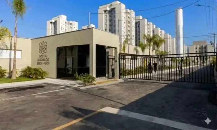 Apartamento mobiliado, 2 quartos, Xerém. Condomínio fechado.