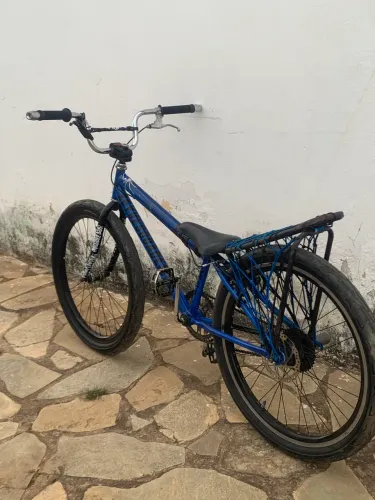 Vendo bike montadinha cubo pro 7 pneu kenda novos mesinha Mônaco