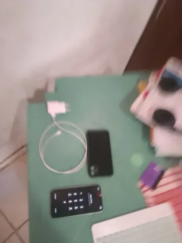 iPhone 11 estado semi novo mais tem um quebrado no quanto da tela