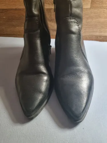 Bota preta de couro