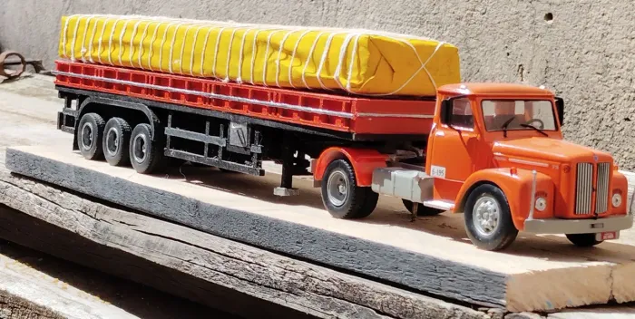 Miniatura caminhão Scania escala 1, 43