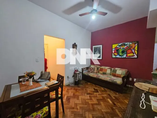 Apartamento - / Residencial / Glória