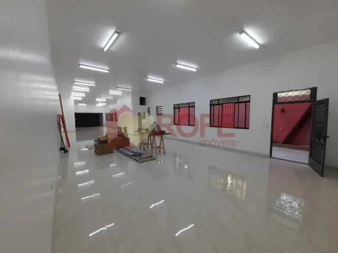 Grande Oportunidade Comercial: 228m² na Rua Pedro de Toledo com Ótima Logística