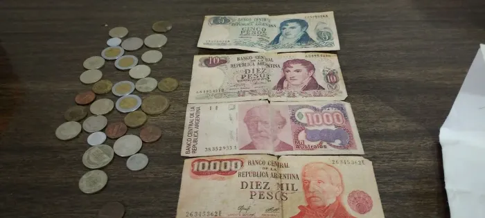 Vende cédulas e moedas