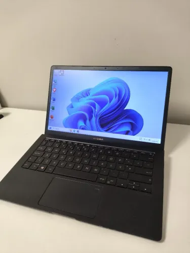 ZenBook i7 16GB RAM 256GB SSD NVME
