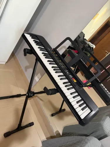 Teclado Yamaha PSR - F52 completo