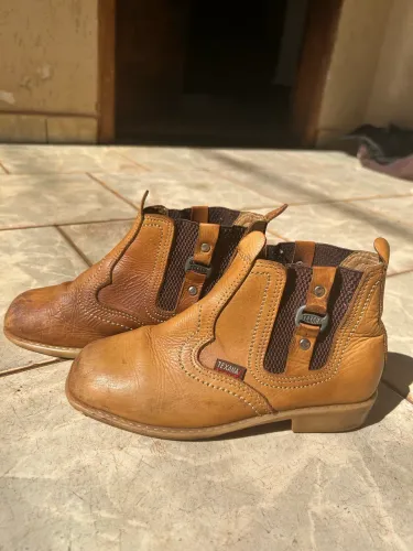 par de botinas texana , Infantil tamanho 32