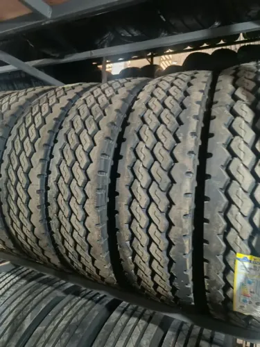 275/80R22.5 liso e tração