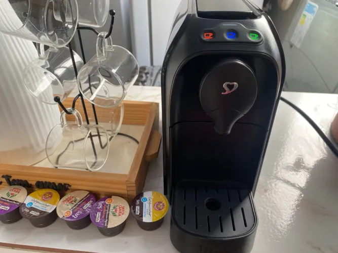 Cafeteria 3 corações pouquíssimo usada