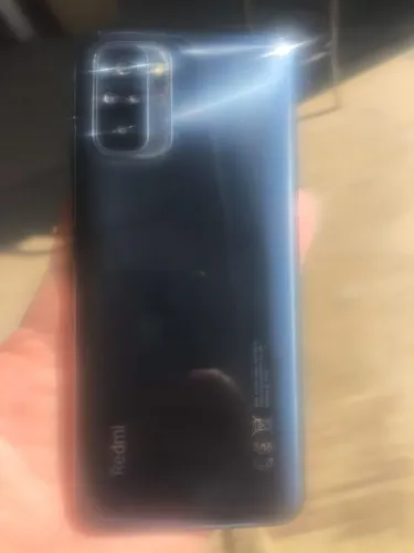 Vendo-se smartphone redmi note 10 a estrada de novo bem conservado