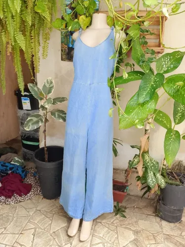 Lote de roupa e calçados