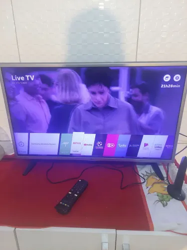 Tv lg 32 polecada a tela esta com imagem pouca fraca mais esta fucionando perfeita 