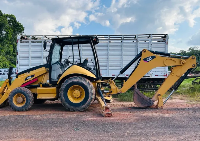 Vendo Retroescavadeira Trator D5 e Rolo CATERPILLAR