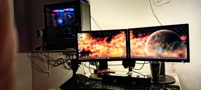 Computador completo com duas telas 