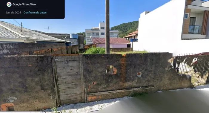 Terreno à venda | 150 metros do mar