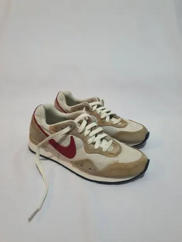 NIKE TAM 36