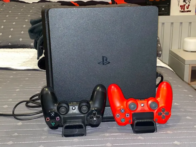 Ps4 slim 1tb + 2 controles + acessórios