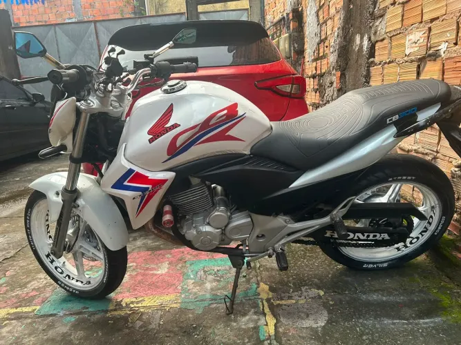CB 300